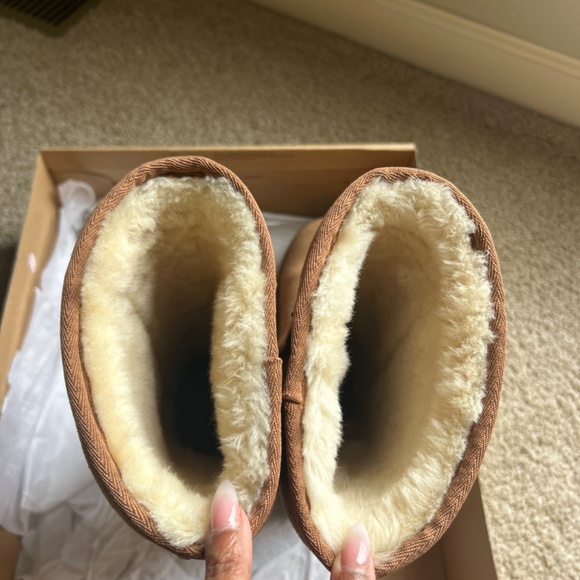 UGG Boots - Picture 7 of 7